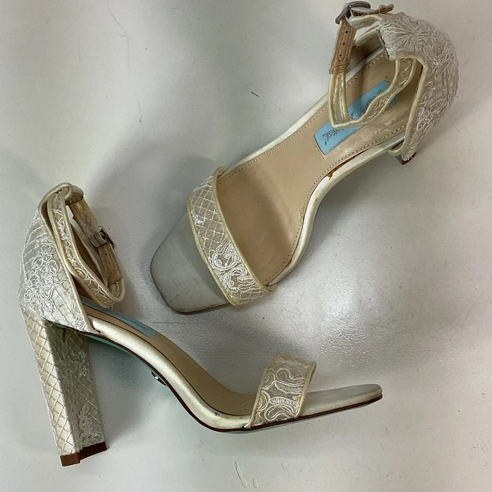 Betsey Johnson Cream Lace Heels - Picture 9 of 11